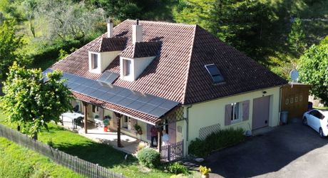 Maison de caractère : le calme de la campagne à 5 minutes des commodités.