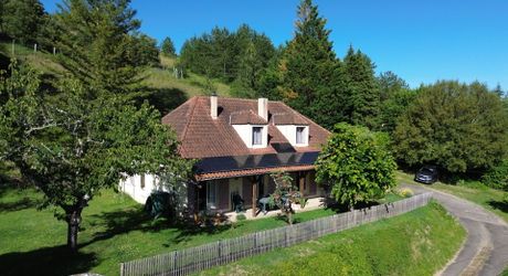 Maison de caractère : le calme de la campagne à 5 minutes des commodités.