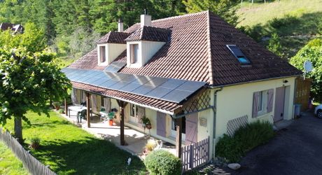 Maison de caractère : le calme de la campagne à 5 minutes des commodités.