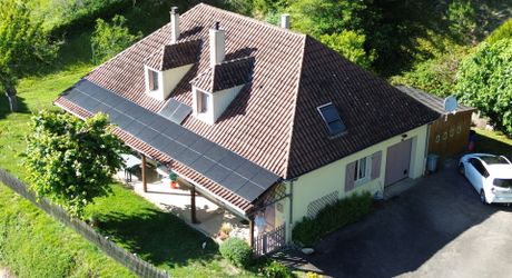 Maison de caractère : le calme de la campagne à 5 minutes des commodités.