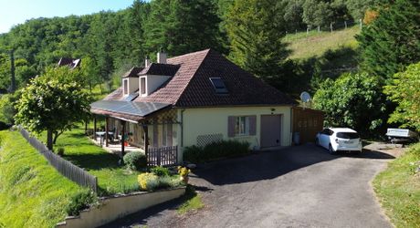Maison de caractère : le calme de la campagne à 5 minutes des commodités.