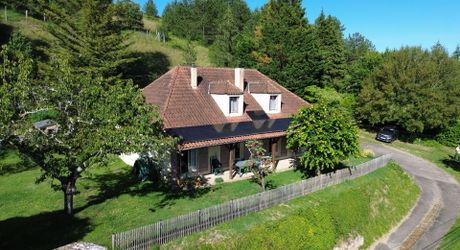 Maison de caractère : le calme de la campagne à 5 minutes des commodités.
