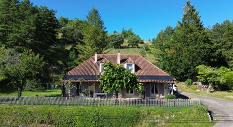 Maison de caractère : le calme de la campagne à 5 minutes des commodités.