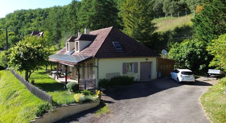 Maison de caractère : le calme de la campagne à 5 minutes des commodités.