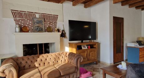 Maison en pierres avec 1 ha 60 en jardin, prairie et bois à 6 km des commerces