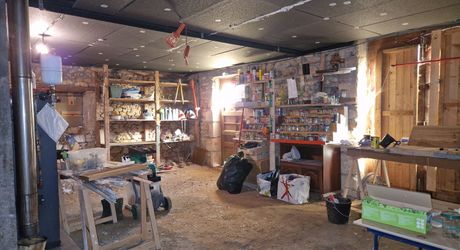 Maison en pierres avec 1 ha 60 en jardin, prairie et bois à 6 km des commerces