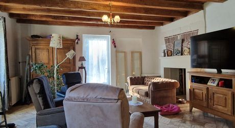 Maison en pierres avec 1 ha 60 en jardin, prairie et bois à 6 km des commerces