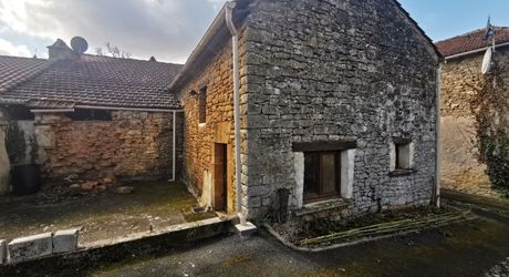 Ensemble de deux maisons de village