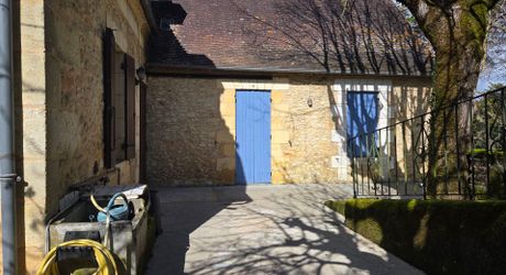 Property comprising two houses with great potential!