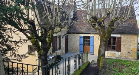 Property comprising two houses with great potential!