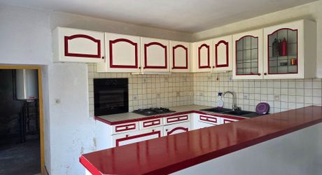 Ensemble de deux maisons avec piscine au coeur d'un village du Périgord Noir