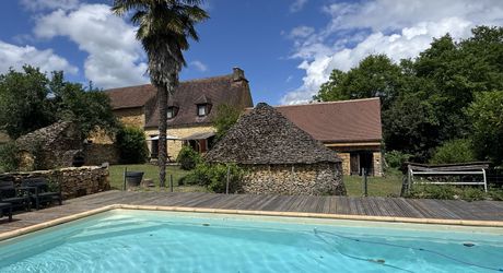 Maison ancienne avec piscine, grange et borie !