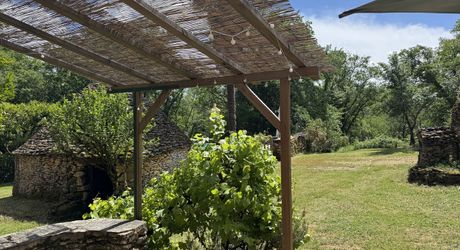 Maison ancienne avec piscine, grange et borie !