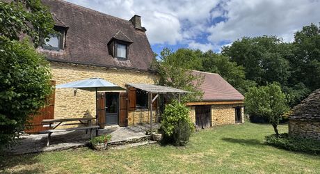 Maison ancienne avec piscine, grange et borie !