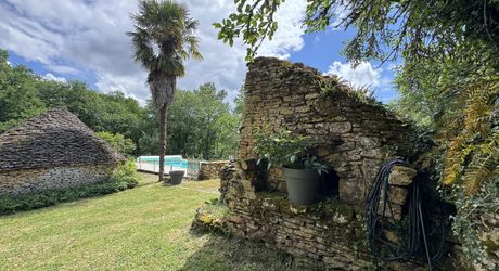 Maison ancienne avec piscine, grange et borie !