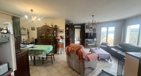 Maison de campagne avec grand terrain modulable, proche des commerces et au calme