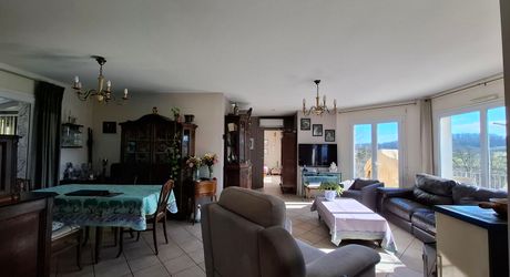 Maison de campagne avec grand terrain modulable, proche des commerces et au calme