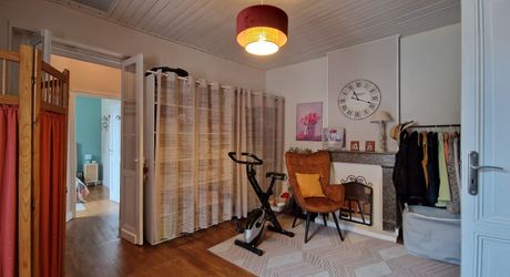 Maison de village en pierres dans charmant village