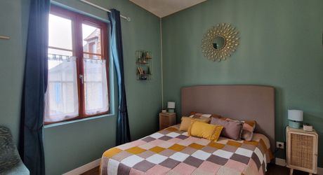 Maison de village en pierres dans charmant village