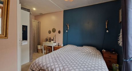 Maison de village en pierres dans charmant village