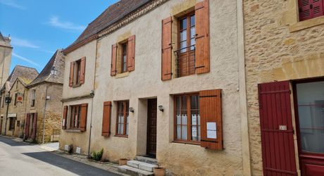 Maison de village en pierres dans charmant village