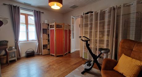 Maison de village en pierres dans charmant village