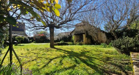 Authentique Maison Perigordine flanquée d'une tour avec jardin de 1500m2