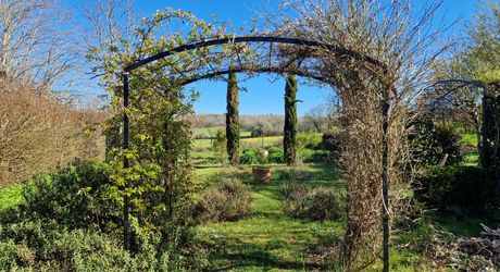 Authentique Maison Perigordine flanquée d'une tour avec jardin de 1500m2