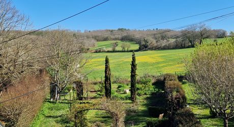 Authentique Maison Perigordine flanquée d'une tour avec jardin de 1500m2