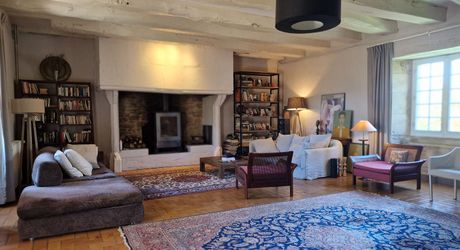 Authentique Maison Perigordine flanquée d'une tour avec jardin de 1500m2