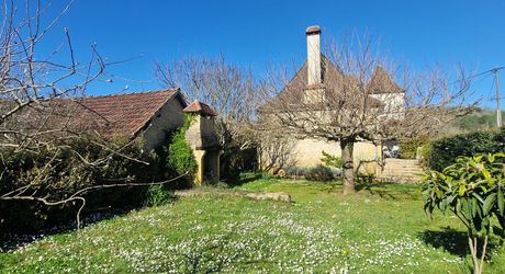 Authentique Maison Perigordine flanquée d'une tour avec jardin de 1500m2