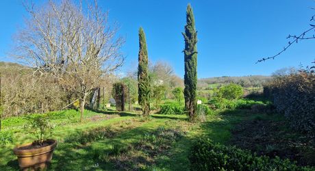 Authentique Maison Perigordine flanquée d'une tour avec jardin de 1500m2