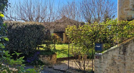 Authentique Maison Perigordine flanquée d'une tour avec jardin de 1500m2