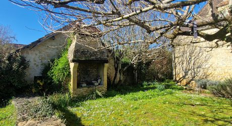 Authentique Maison Perigordine flanquée d'une tour avec jardin de 1500m2