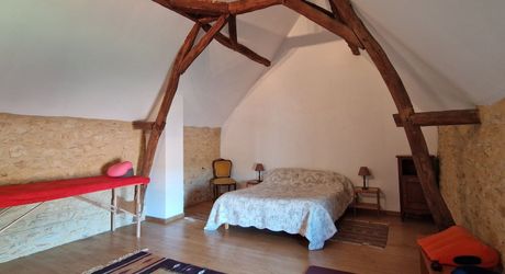 Ensemble Perigordin avec Maison Principale, 2 gites, piscine et terrain de plus de 6 ha.