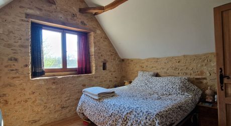 Ensemble Perigordin avec Maison Principale, 2 gites, piscine et terrain de plus de 6 ha.