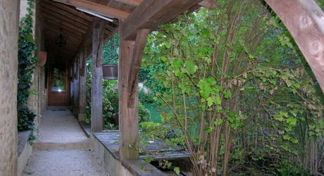 Ensemble Perigordin avec Maison Principale, 2 gites, piscine et terrain de plus de 6 ha.