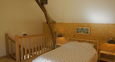 Ensemble Perigordin avec Maison Principale, 2 gites, piscine et terrain de plus de 6 ha.