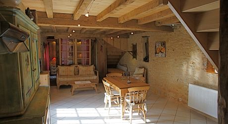 Ensemble Perigordin avec Maison Principale, 2 gites, piscine et terrain de plus de 6 ha.