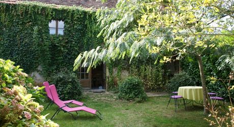 Ensemble Perigordin avec Maison Principale, 2 gites, piscine et terrain de plus de 6 ha.