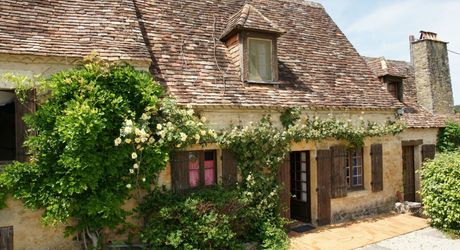 Ensemble Perigordin avec Maison Principale, 2 gites, piscine et terrain de plus de 6 ha.