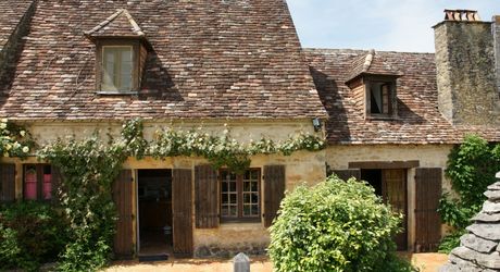 Ensemble Perigordin avec Maison Principale, 2 gites, piscine et terrain de plus de 6 ha.