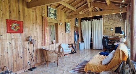 Ensemble Perigordin avec Maison Principale, 2 gites, piscine et terrain de plus de 6 ha.