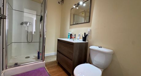 Bel Immeuble comprenant  5 logements et un garage au coeur du village