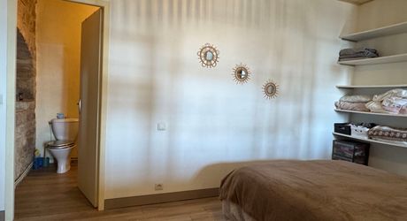 Bel Immeuble comprenant  5 logements et un garage au coeur du village