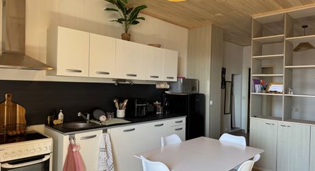 Bel Immeuble comprenant  5 logements et un garage au coeur du village