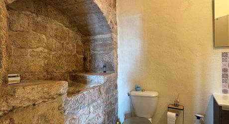 Bel Immeuble comprenant  5 logements et un garage au coeur du village