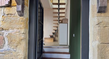 Bel Immeuble comprenant  5 logements et un garage au coeur du village