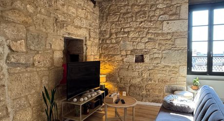 Bel Immeuble comprenant  5 logements et un garage au coeur du village