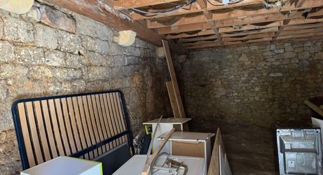 Bel Immeuble comprenant  5 logements et un garage au coeur du village